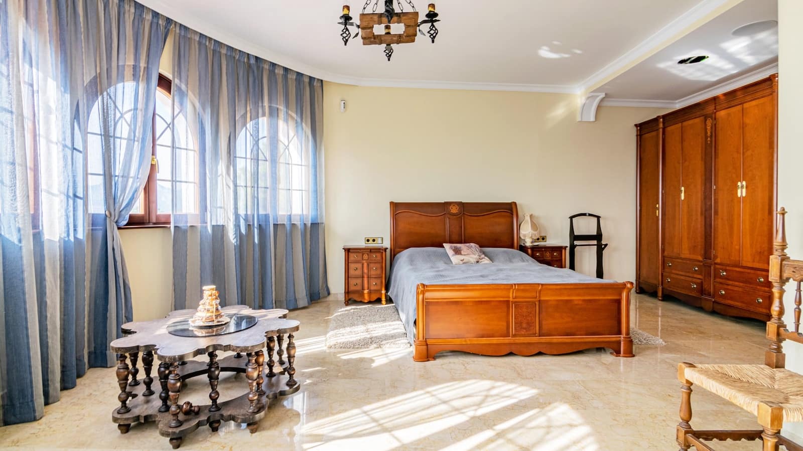 4 bedroom Villa for sale in Altea la Vella with pool - € 1,350,000 (Ref: 8859880)