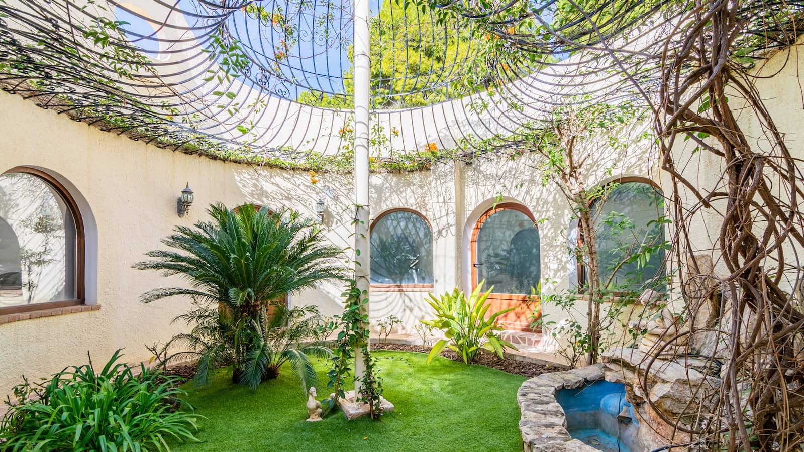 4 bedroom Villa for sale in Altea la Vella with pool - € 1,350,000 (Ref: 8859880)