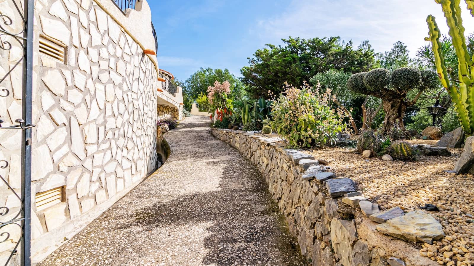 4 bedroom Villa for sale in Altea la Vella with pool - € 1,350,000 (Ref: 8859880)