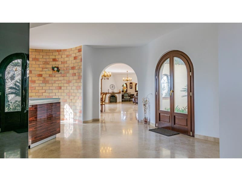4 Zimmer Villa zu verkaufen in Callosa d'En Sarria mit Pool Garage - 1.350.000 € (Ref: 8859880)