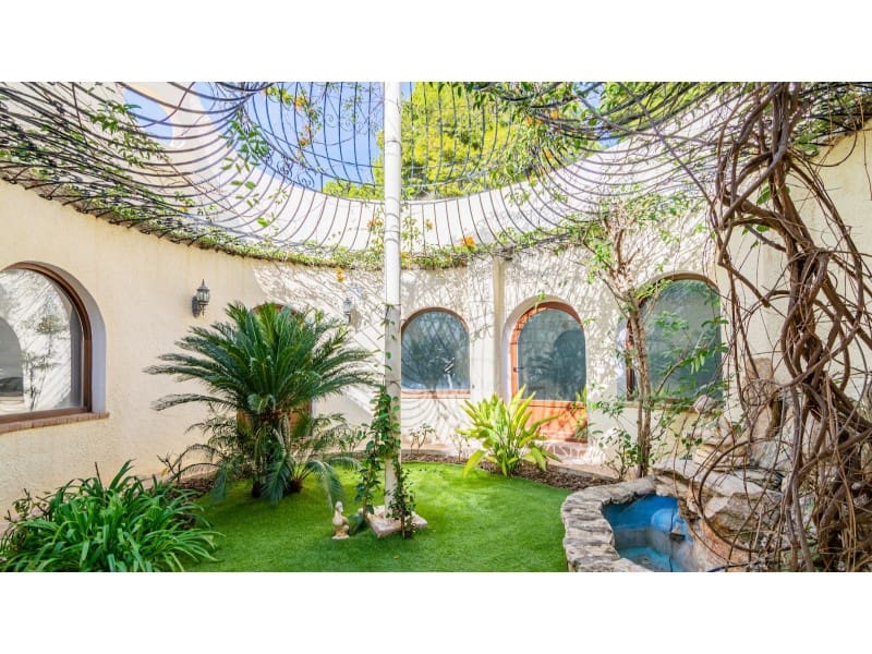 4 Zimmer Villa zu verkaufen in Callosa d'En Sarria mit Pool Garage - 1.350.000 € (Ref: 8859880)