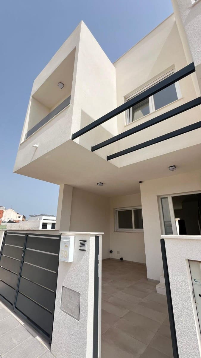 3 Zimmer Villa zu verkaufen in Pilar de la Horadada mit Pool - 265.000 € (Ref: 9025603)