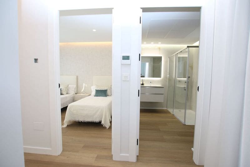 Chalet de 3 habitaciones en Pilar de la Horadada en venta con piscina - 725.000 € (Ref: 9025608)