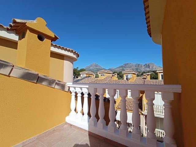 Adosado de 3 habitaciones en La Nucia en venta con piscina - 330.000 € (Ref: 9042004)