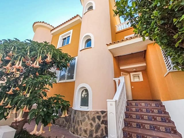 3 sovrum Radhus till salu i La Nucia med pool - 330 000 € (Ref: 9042004)