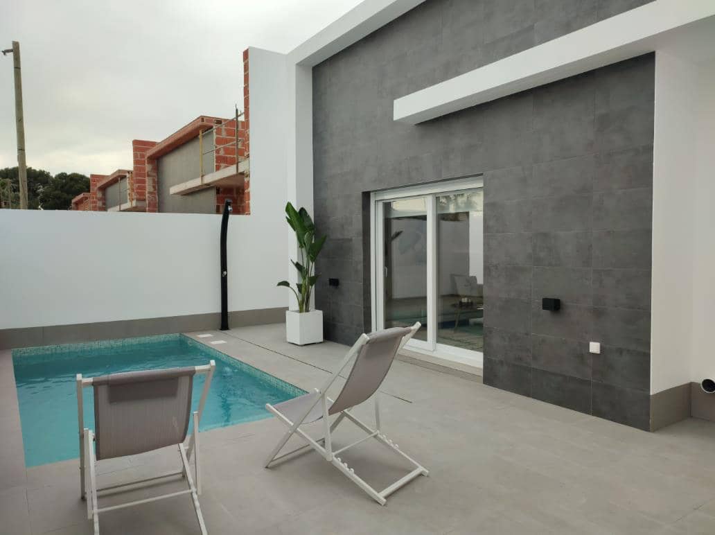 Chalet de 3 habitaciones en Balsicas en venta con piscina - 325.000 € (Ref: 9136889)