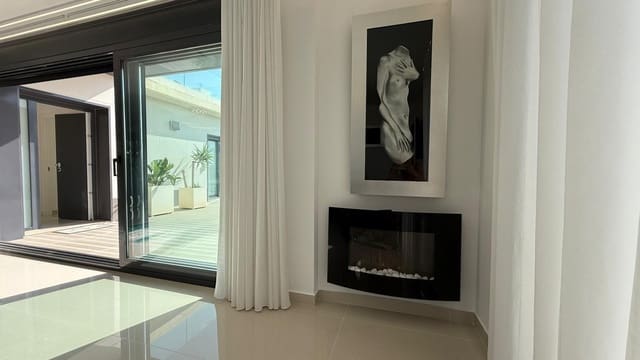 Chalet de 5 habitaciones en San Miguel de Salinas en venta con piscina - 849.000 € (Ref: 9143444)