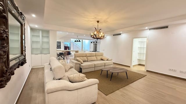 Chalet de 5 habitaciones en San Miguel de Salinas en venta con piscina - 849.000 € (Ref: 9143444)