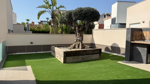 Chalet de 5 habitaciones en San Miguel de Salinas en venta con piscina - 849.000 € (Ref: 9143444)