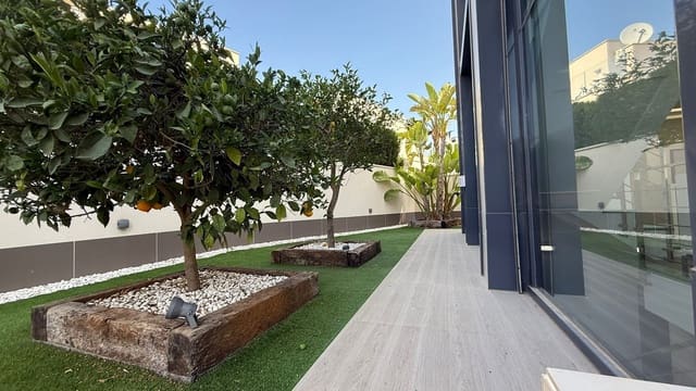 Chalet de 5 habitaciones en San Miguel de Salinas en venta con piscina - 849.000 € (Ref: 9143444)