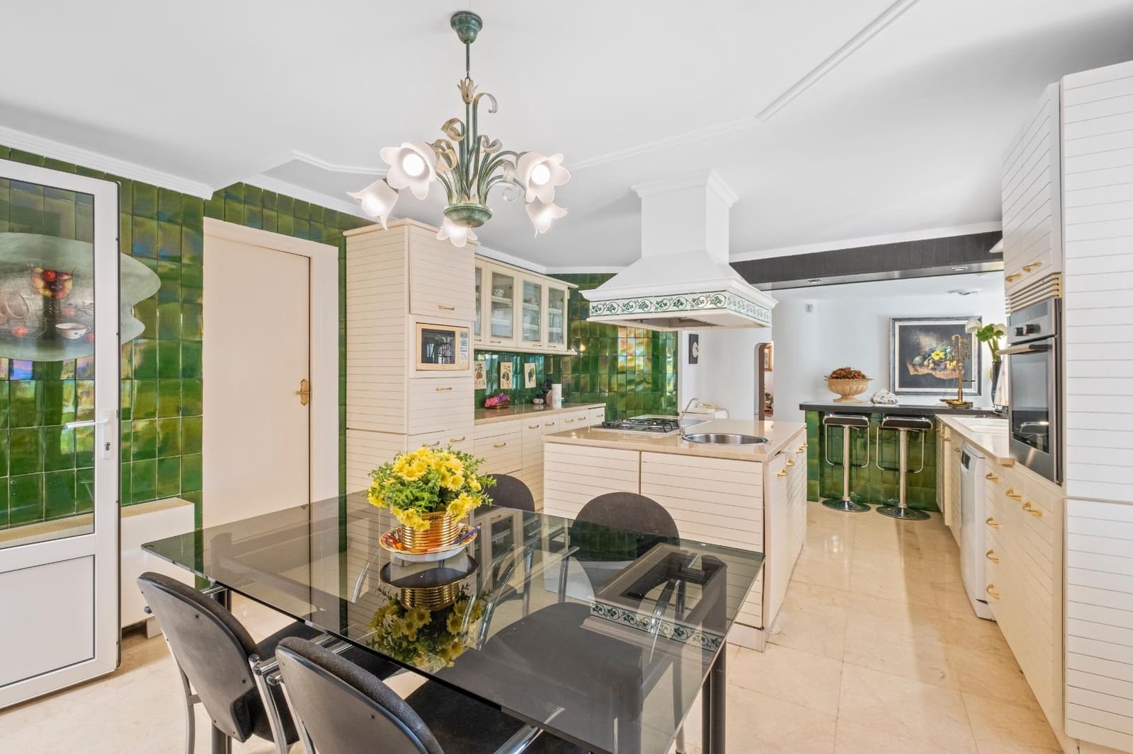 5 bedroom Villa for sale in Altea with pool - € 900,000 (Ref: 9303852)