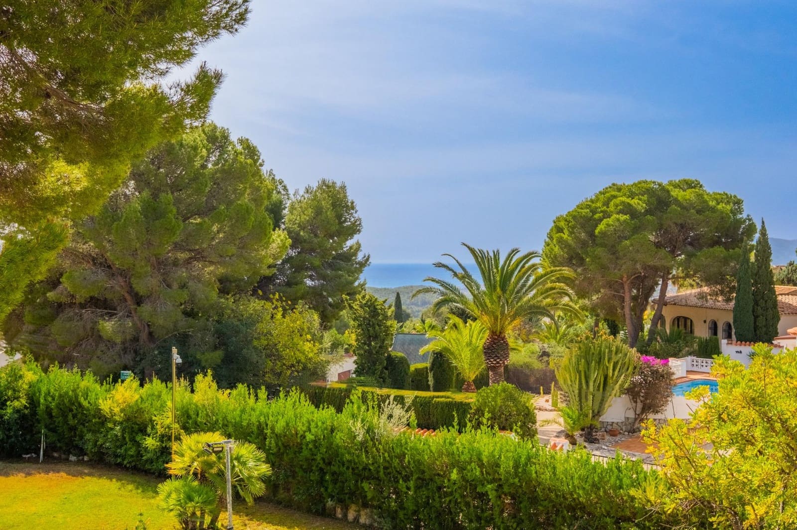5 bedroom Villa for sale in Altea with pool - € 900,000 (Ref: 9303852)