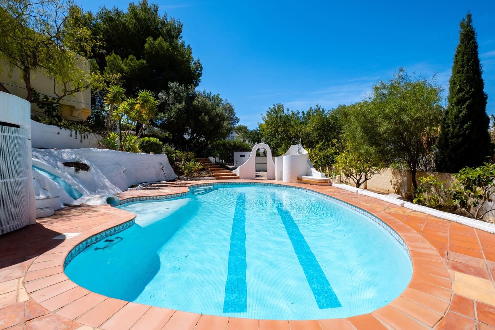 5 bedroom Villa for sale in Altea with pool - € 900,000 (Ref: 9303852)
