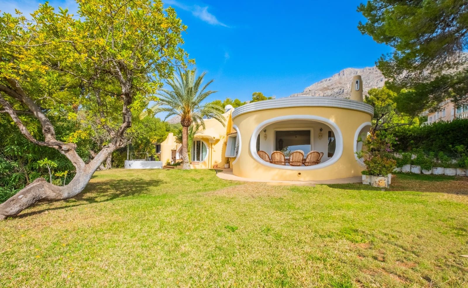 5 bedroom Villa for sale in Altea with pool - € 900,000 (Ref: 9303852)