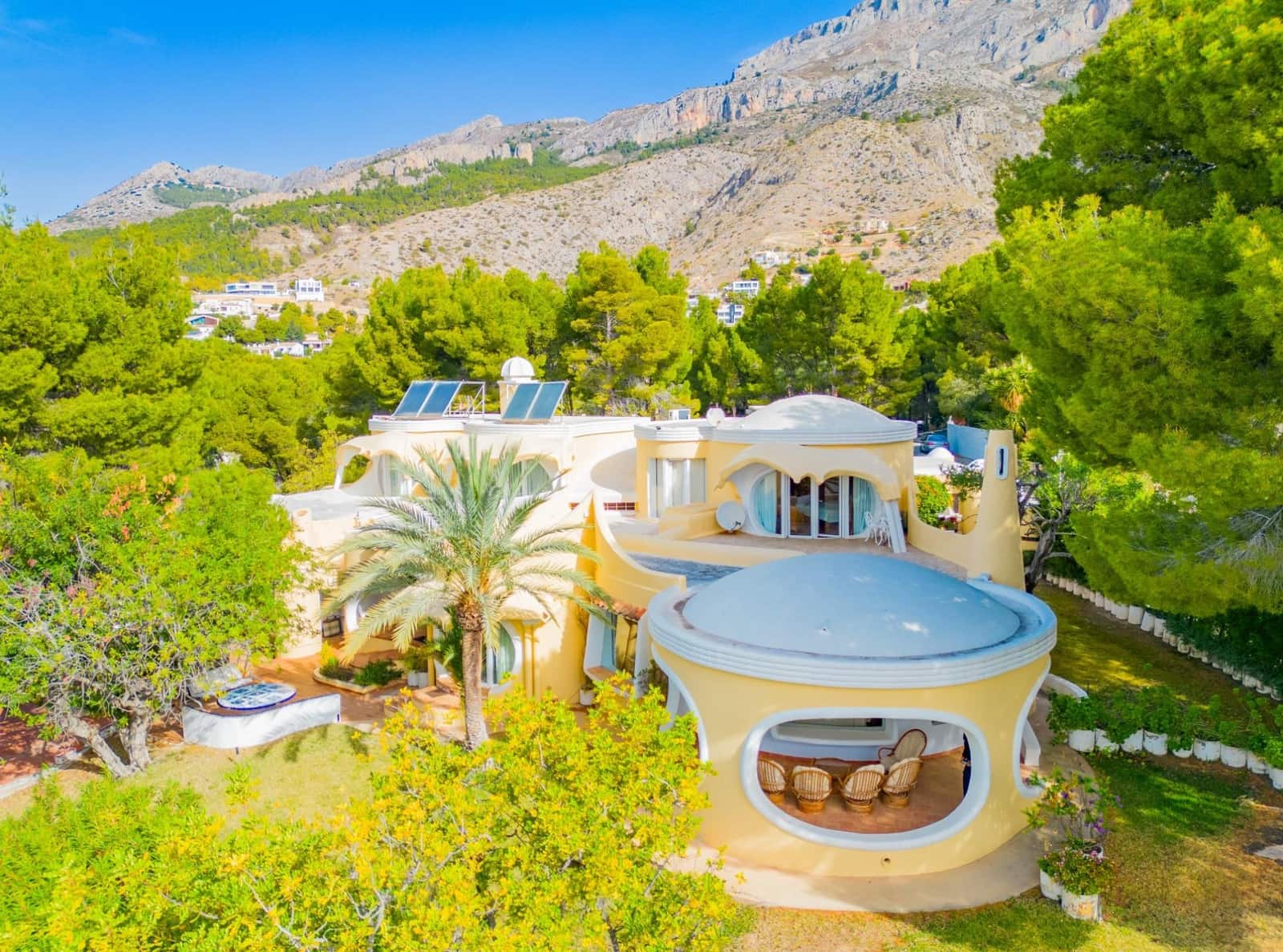 5 bedroom Villa for sale in Altea with pool - € 900,000 (Ref: 9303852)