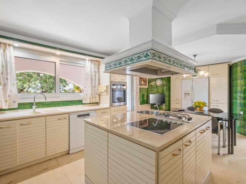 5 bedroom Villa for sale in Altea with pool garage - € 900,000 (Ref: 9303852)