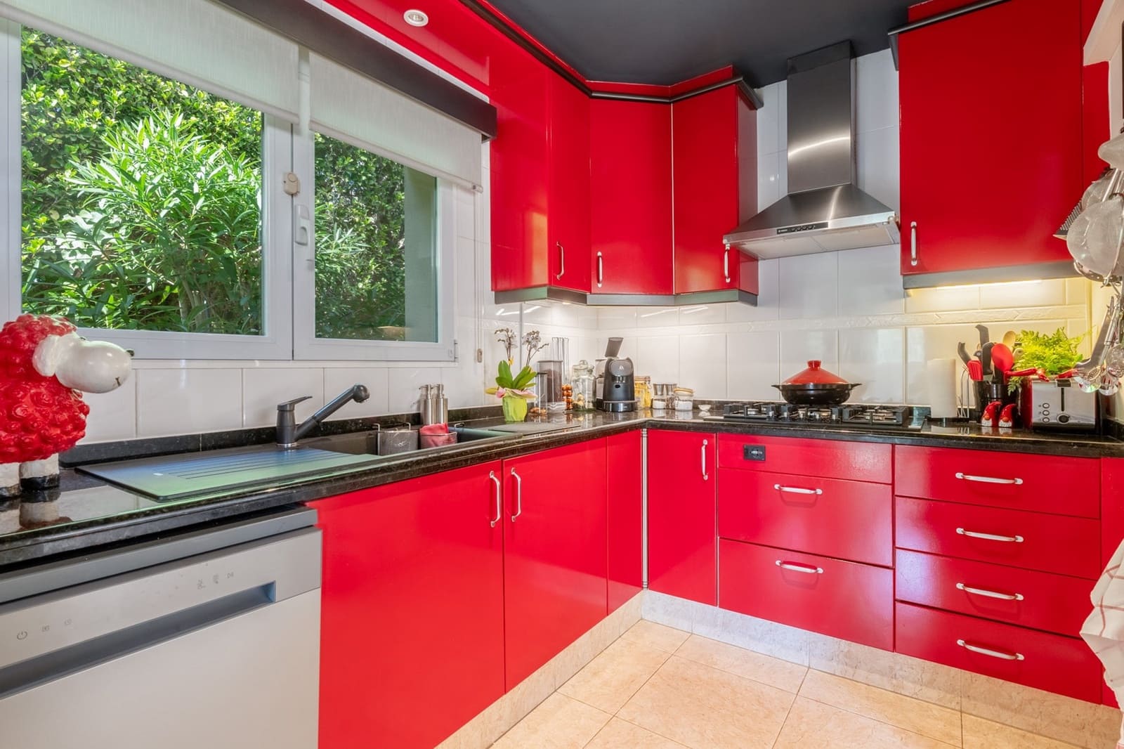 4 bedroom Villa for sale in Altea with pool - € 800,000 (Ref: 9317227)