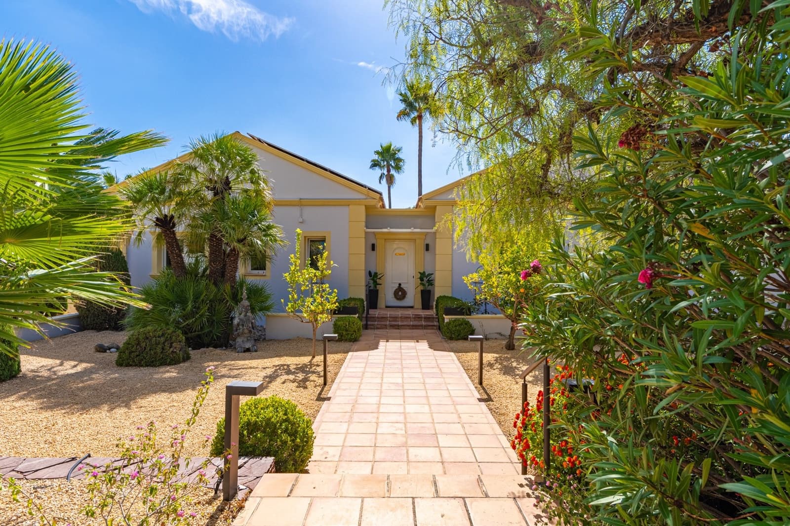 4 bedroom Villa for sale in Altea with pool - € 800,000 (Ref: 9317227)