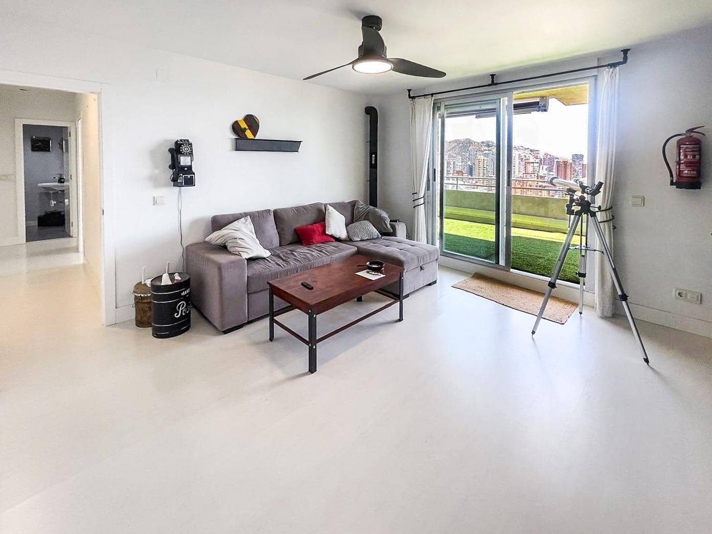 2 bedroom Penthouse for sale in Benidorm with pool - € 489,000 (Ref: 9572327)