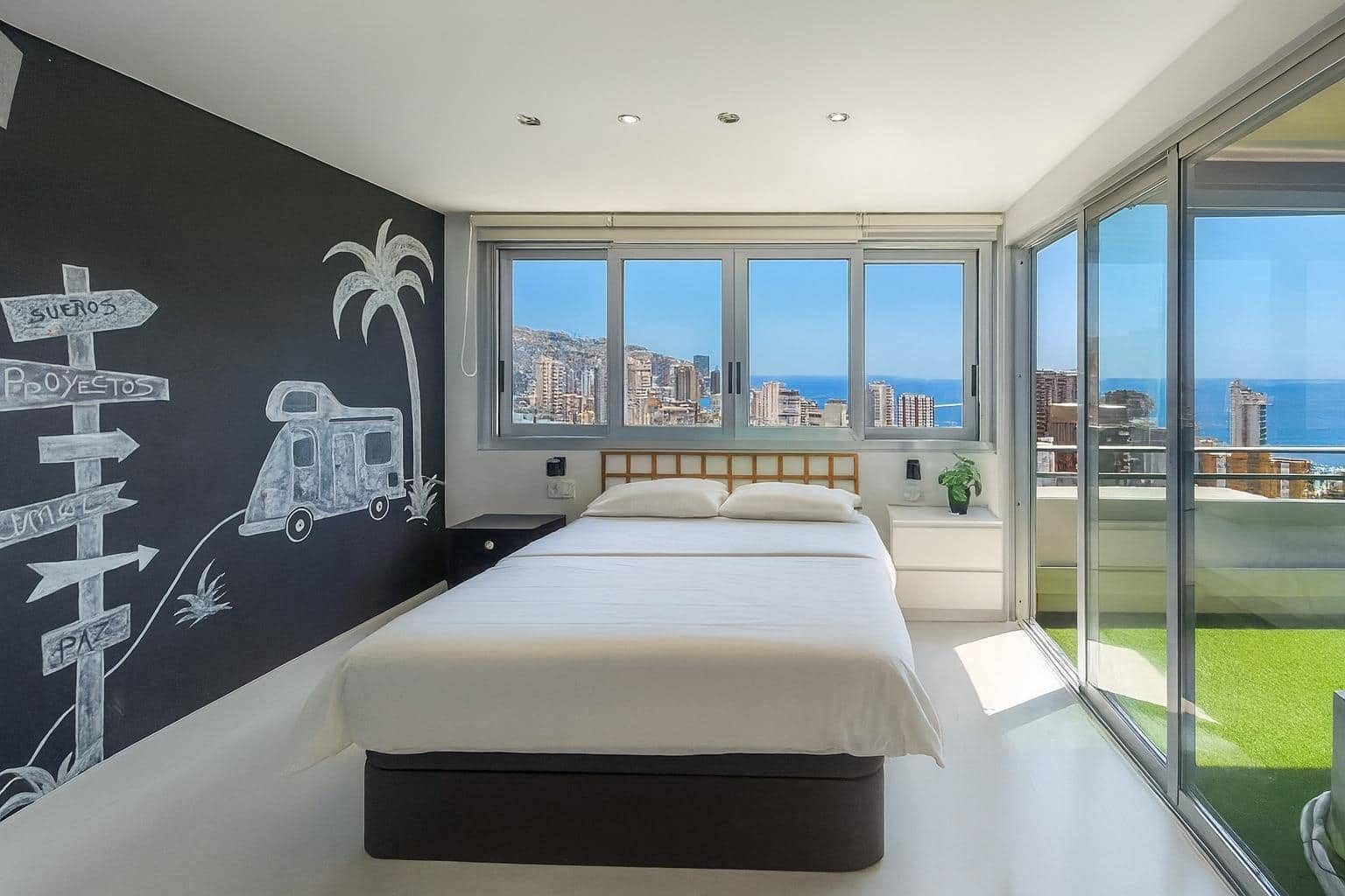 2 bedroom Penthouse for sale in Benidorm with pool - € 489,000 (Ref: 9572327)