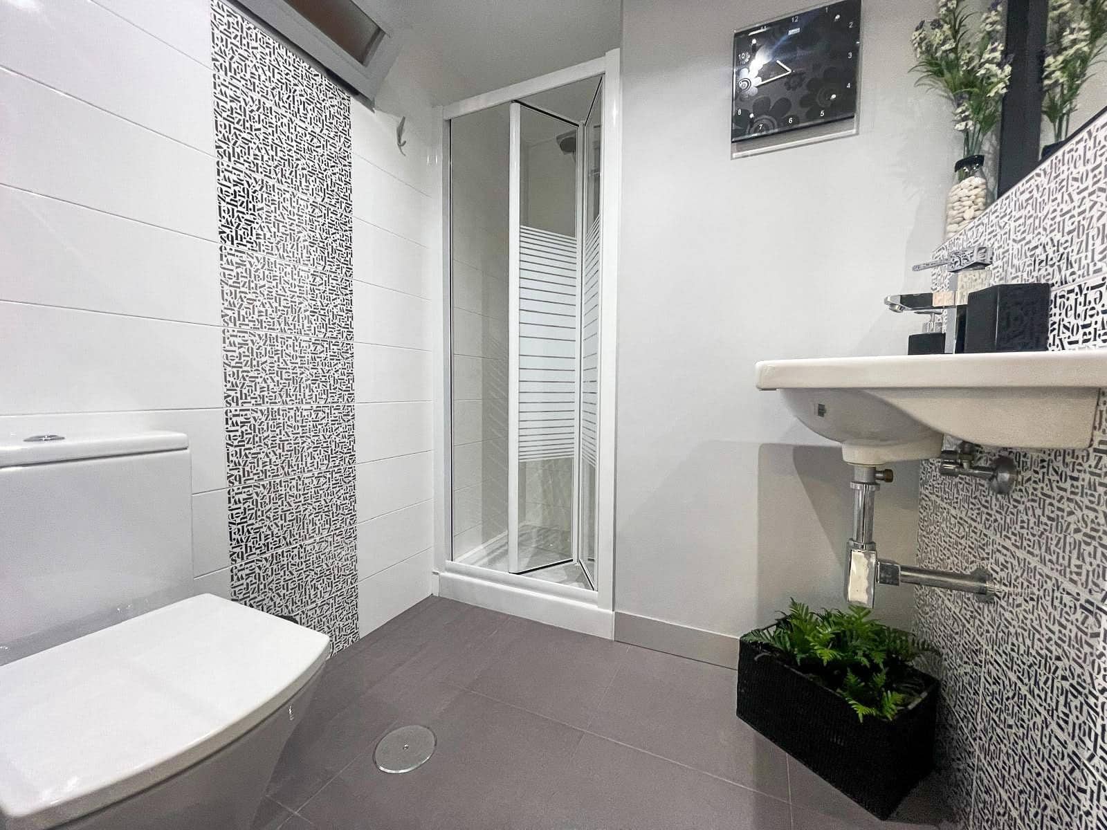 2 bedroom Penthouse for sale in Benidorm with pool - € 489,000 (Ref: 9572327)