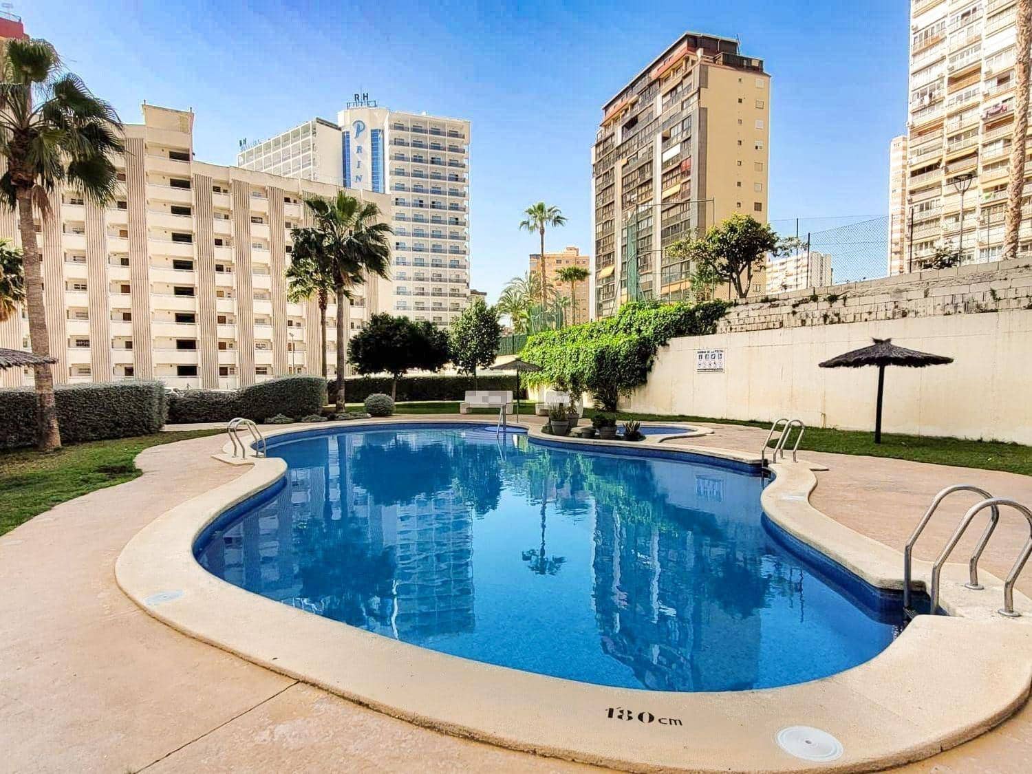 2 bedroom Penthouse for sale in Benidorm with pool - € 489,000 (Ref: 9572327)