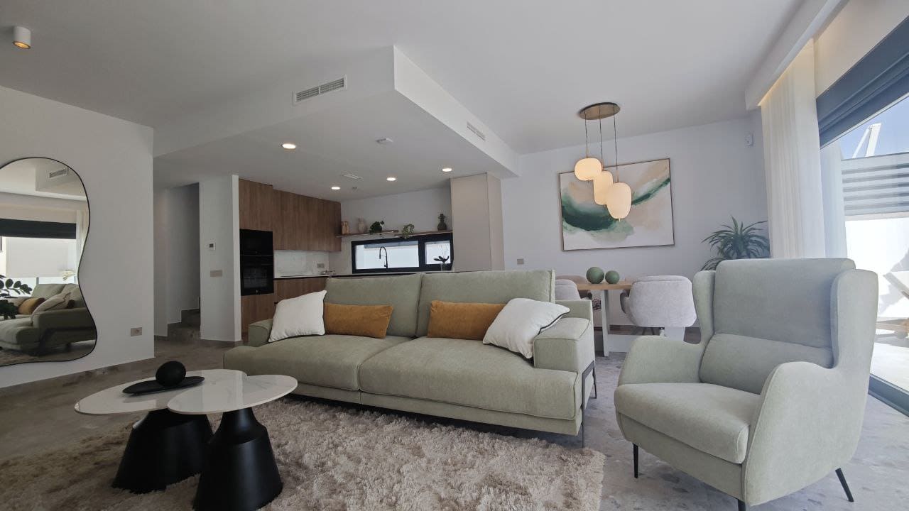 Chalet de 3 habitaciones en San Miguel de Salinas en venta con piscina - 649.000 € (Ref: 9572338)