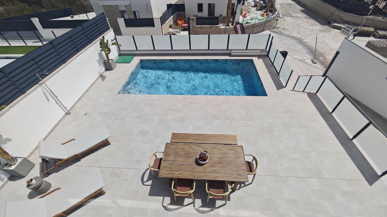 Chalet de 3 habitaciones en San Miguel de Salinas en venta con piscina - 649.000 € (Ref: 9572338)