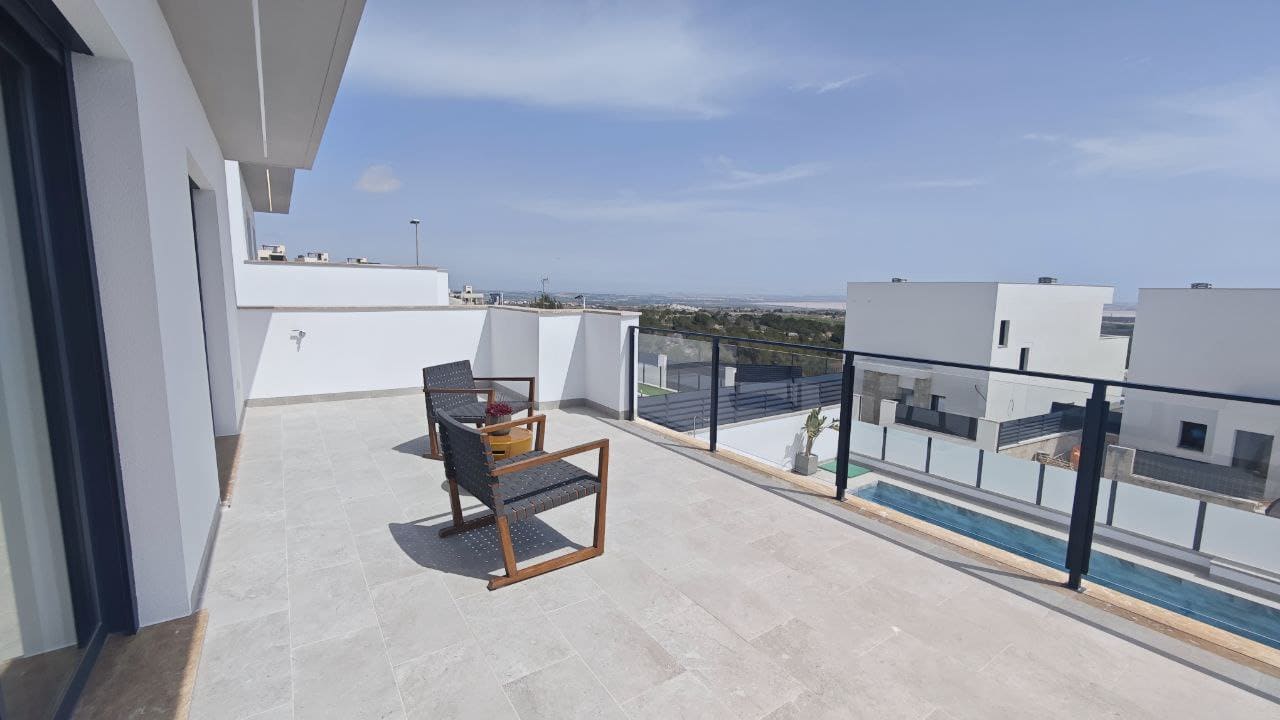 3 soveværelse Villa til salg i San Miguel de Salinas med swimmingpool - € 649.000 (Ref: 9572338)