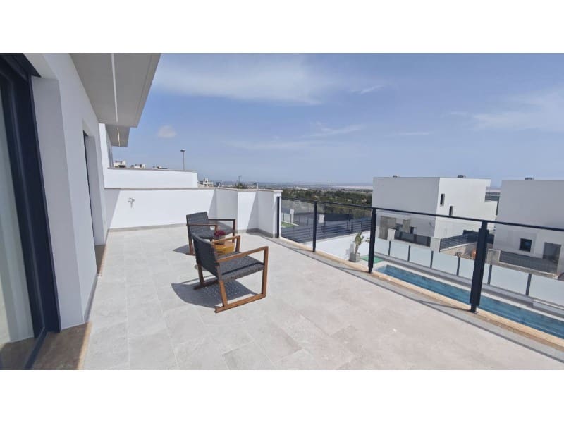 3 soveværelse Villa til salg i San Miguel de Salinas med swimmingpool - € 649.000 (Ref: 9572338)