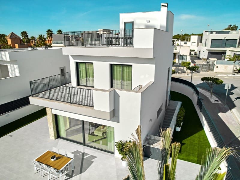 3 soveværelse Villa til salg i San Miguel de Salinas med swimmingpool - € 649.000 (Ref: 9572338)