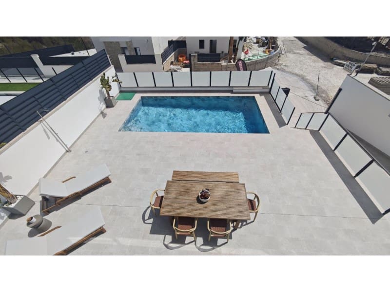 3 soveværelse Villa til salg i San Miguel de Salinas med swimmingpool - € 649.000 (Ref: 9572338)