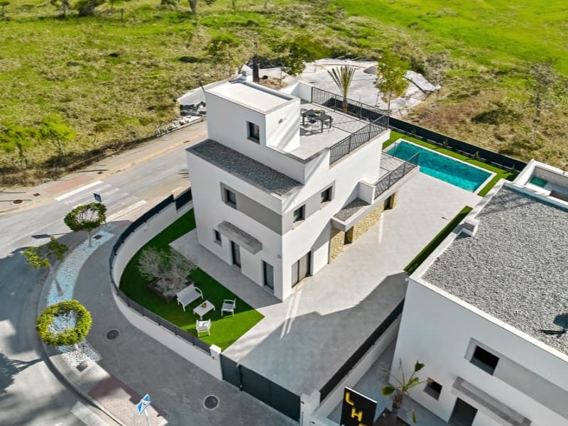 3 soveværelse Villa til salg i San Miguel de Salinas med swimmingpool - € 649.000 (Ref: 9572338)