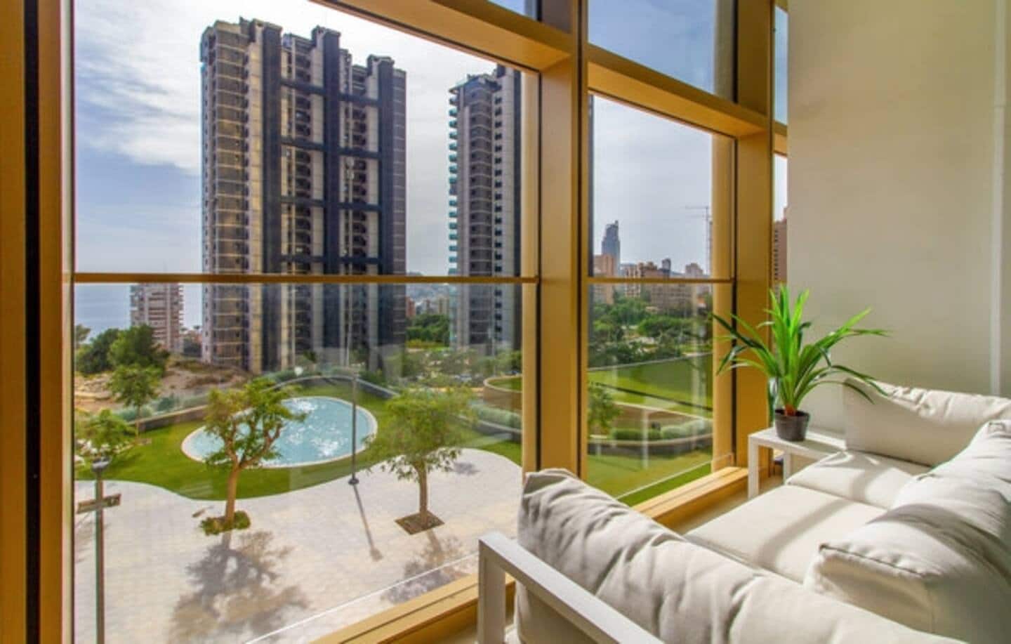 1 bedroom Apartment for sale in Benidorm with pool - € 466,500 (Ref: 9572340)