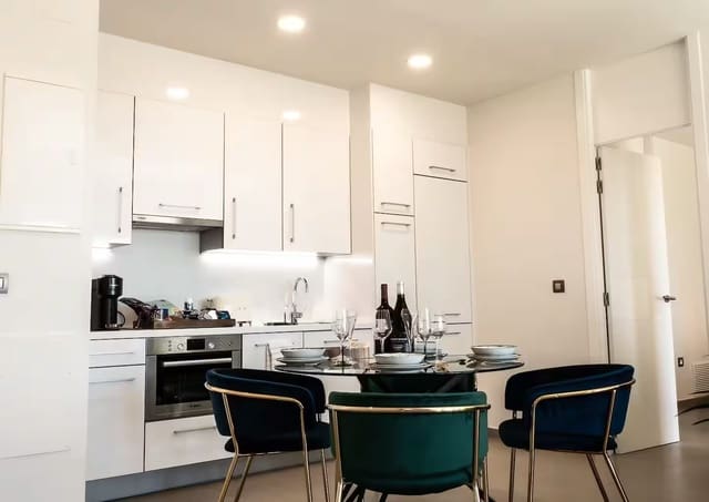 1 sovrum Lägenhet till salu i Benidorm med pool - 466 500 € (Ref: 9572340)