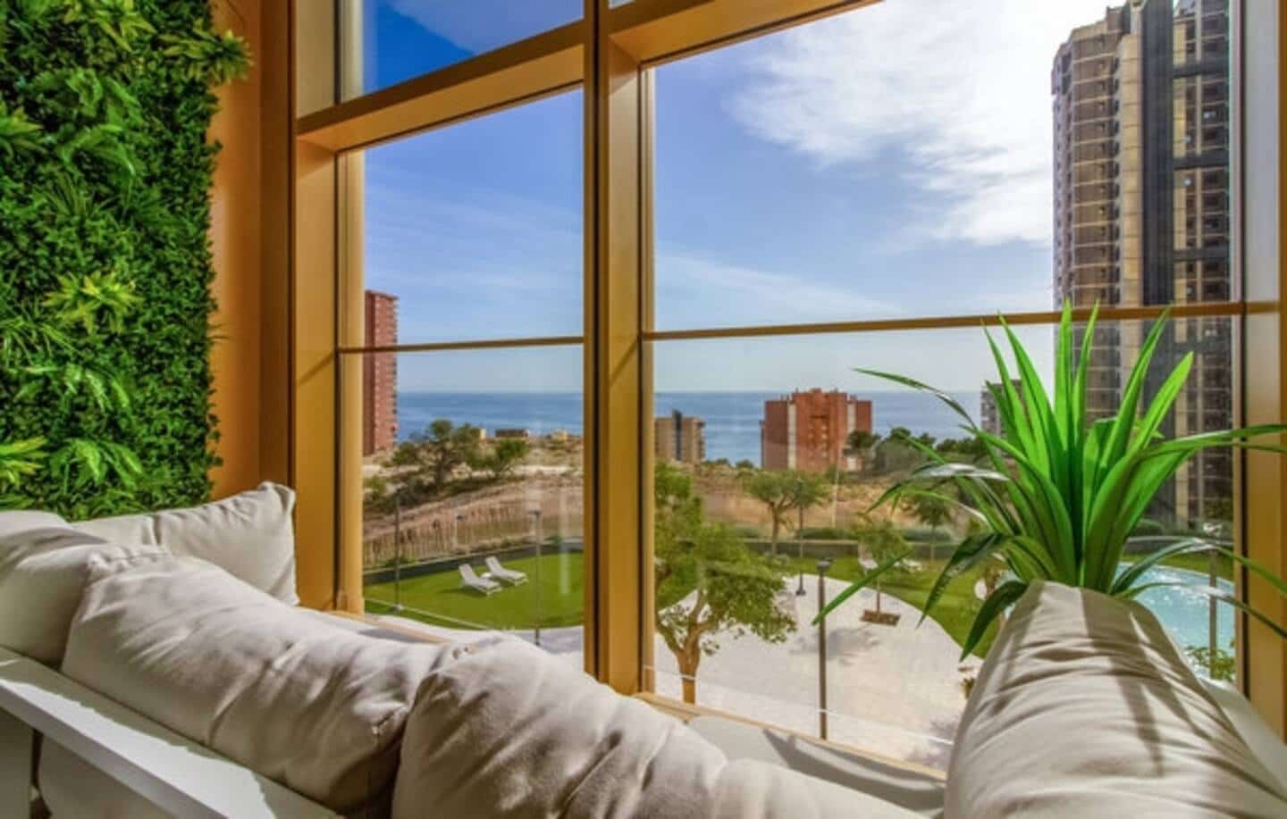 1 bedroom Apartment for sale in Benidorm with pool - € 466,500 (Ref: 9572340)