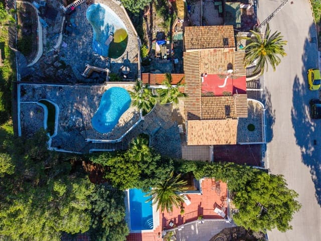 2 slaapkamer Rijtjeshuis te koop in La Nucia met zwembad - € 247.000 (Ref: 9572343)