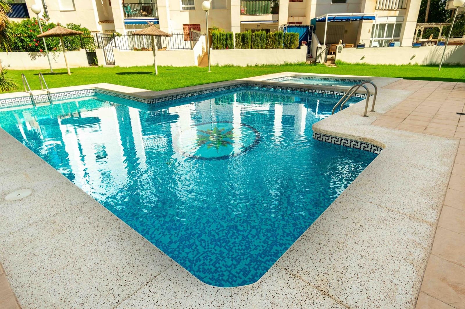 3 bedroom Apartment for sale in Alfaz del Pi / L'Alfas del Pi with pool - € 299,000 (Ref: 9572346)