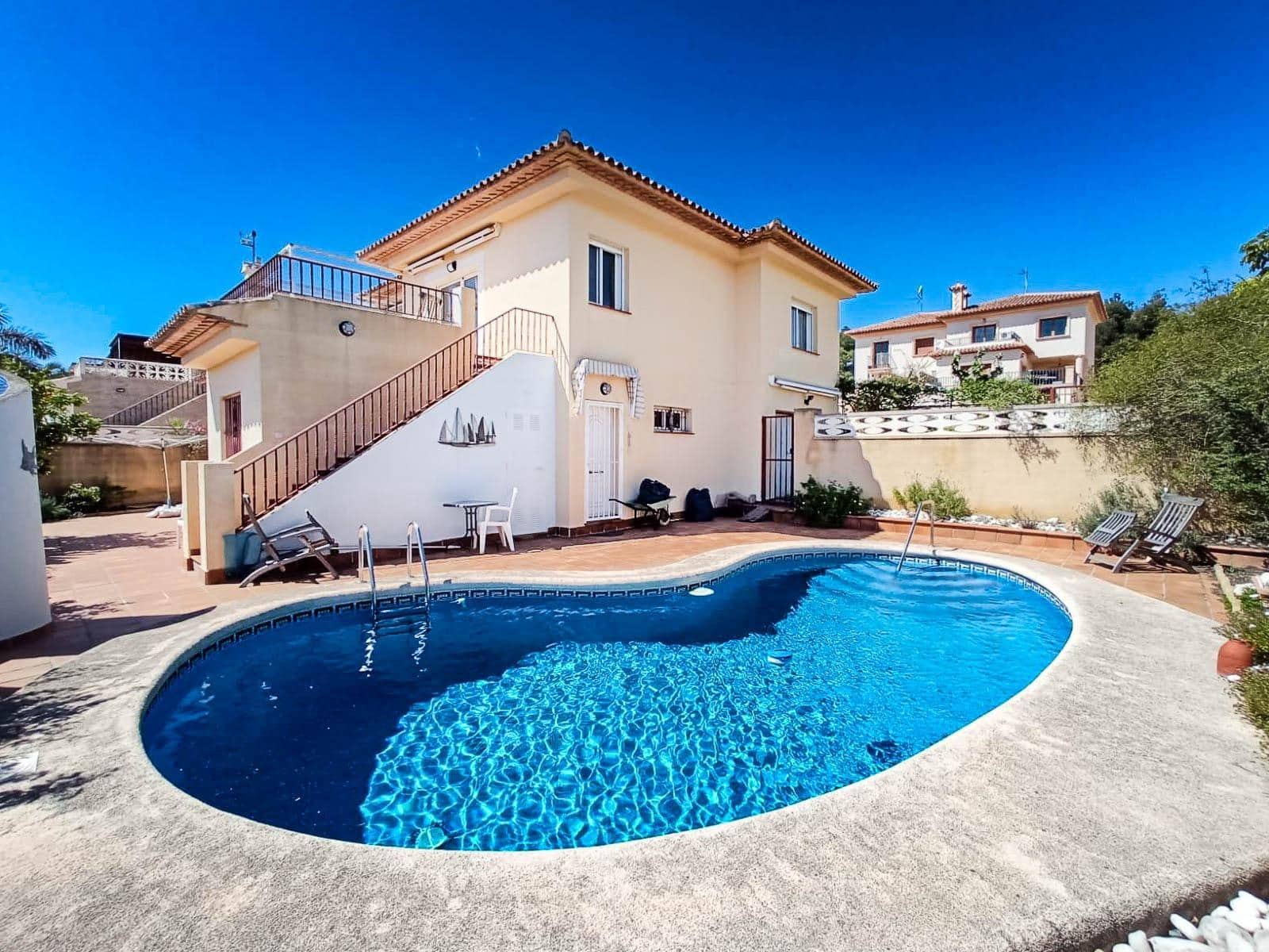 4 bedroom Villa for sale in La Nucia with pool - € 450,000 (Ref: 9572350)