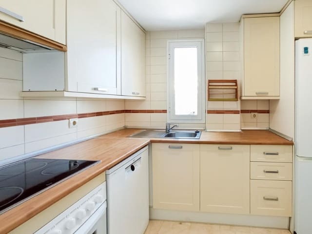 Apartamento de 2 habitaciones en Albir, Alfaz del Pi / L'Alfàs del Pi en venta con piscina garaje - 365.000 € (Ref: 9572352)