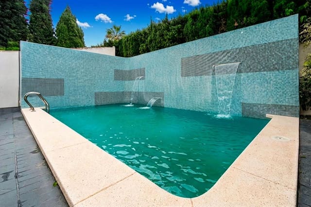 4 soveværelse Semi-Rækkehus til salg i Alfaz del Pi / L'Alfàs del Pi med swimmingpool - € 902.000 (Ref: 9572357)