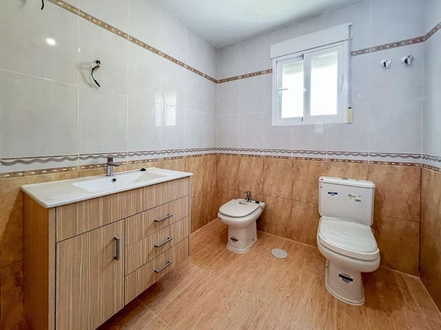 4 soveværelse Villa til salg i Alfaz del Pi / L'Alfàs del Pi med swimmingpool - € 745.000 (Ref: 9591906)