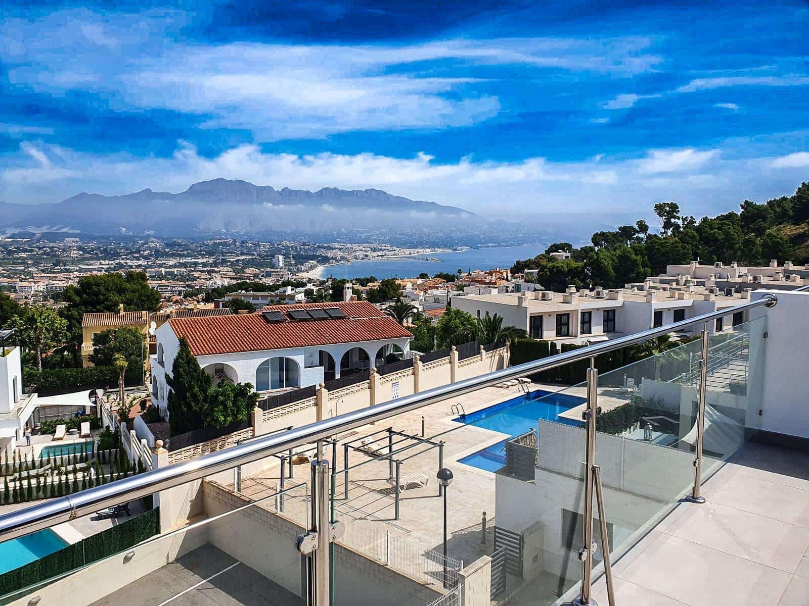 2 sovrum Radhus till salu i Alfaz del Pi / L'Alfas del Pi med pool - 575 000 € (Ref: 9591907)