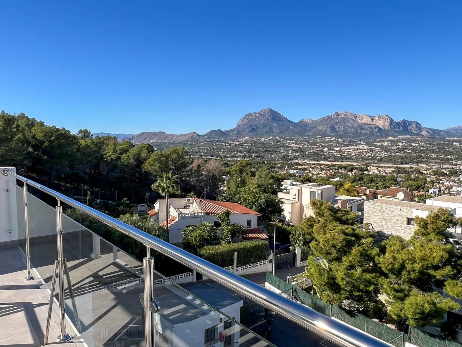 2 sovrum Radhus till salu i Alfaz del Pi / L'Alfas del Pi med pool - 575 000 € (Ref: 9591907)