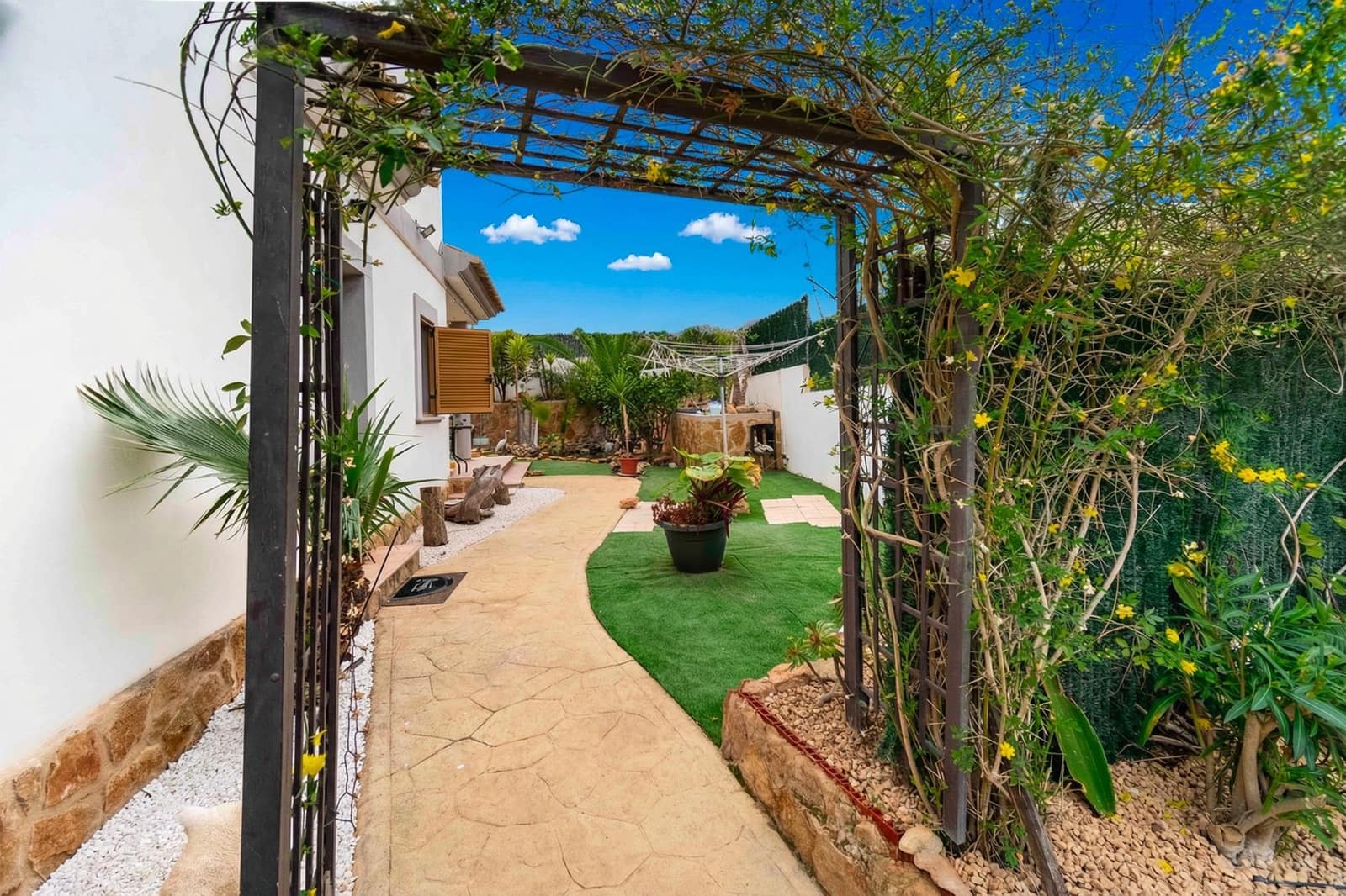 Chalet de 3 habitaciones en Finestrat en venta con piscina - 625.000 € (Ref: 9591909)