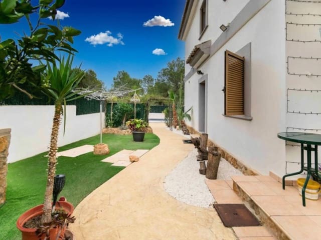 Chalet de 3 habitaciones en Finestrat Pueblo, Finestrat en venta con piscina - 625.000 € (Ref: 9591909)