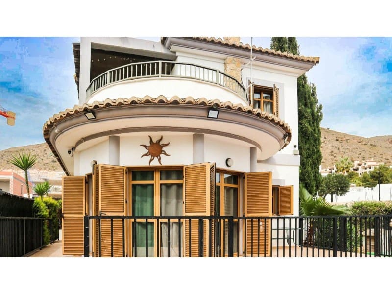 3 bedroom Villa for sale in Finestrat with pool - € 625,000 (Ref: 9591909)