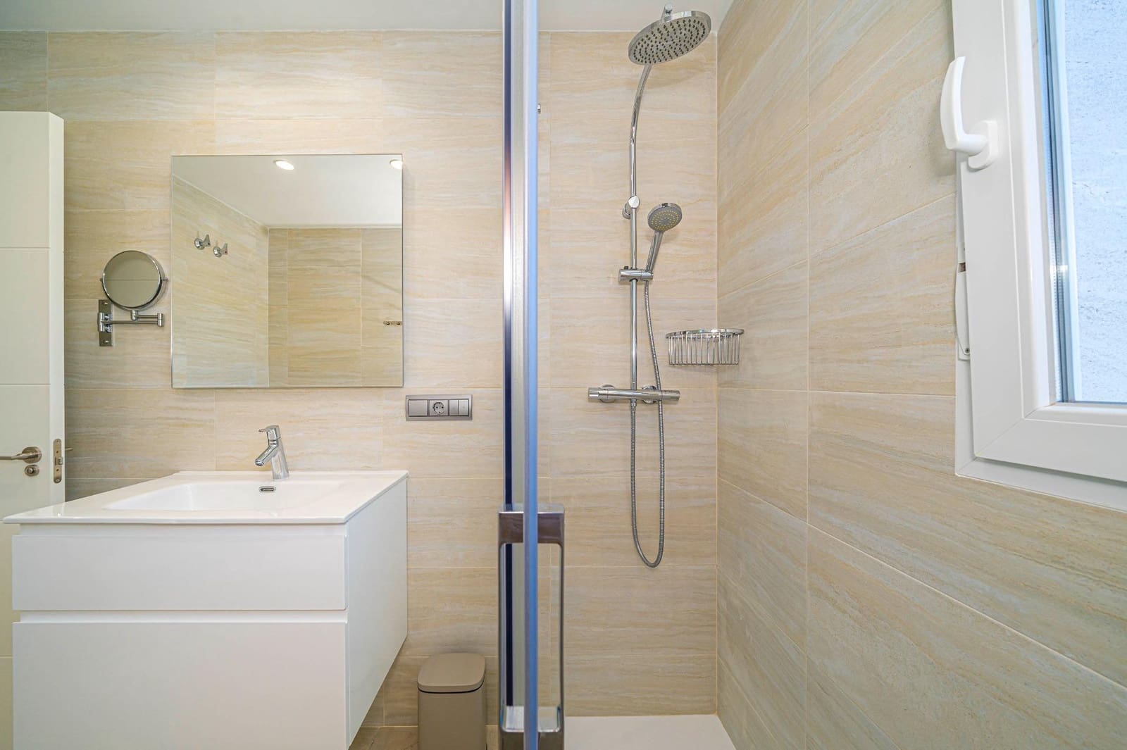 4 Zimmer Villa zu verkaufen in Alfaz del Pi / L'Alfas del Pi mit Pool - 975.000 € (Ref: 9591915)