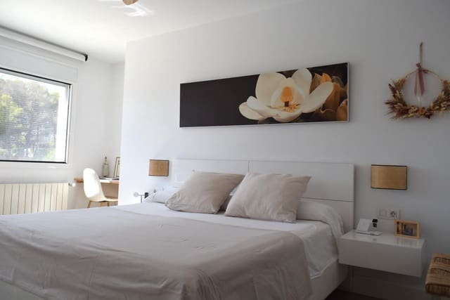 4 slaapkamer Halfvrijstaande villa te koop in Alfaz del Pi / L'Alfàs del Pi met zwembad - € 585.000 (Ref: 9591917)