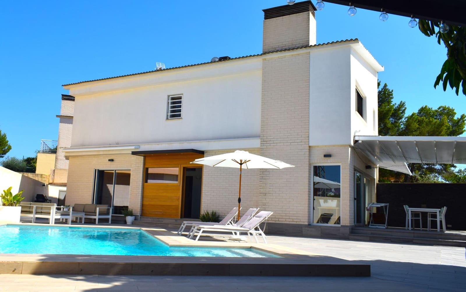 4 soveværelse Semi-Rækkehus til salg i Alfaz del Pi / L'Alfas del Pi med swimmingpool - € 585.000 (Ref: 9591917)